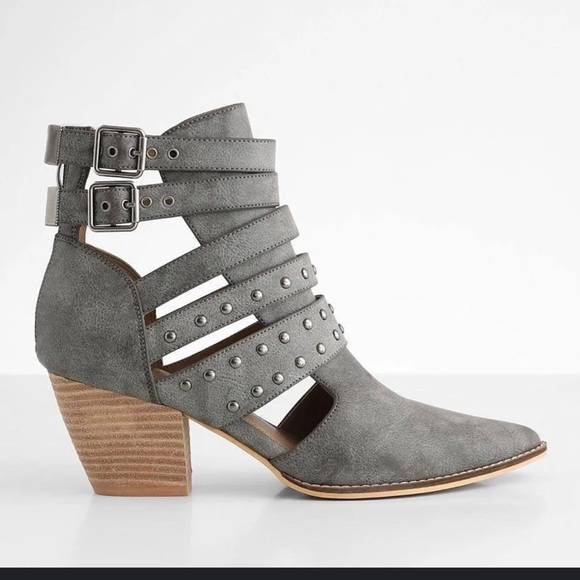 BKE Shoes - BUCKLE BEAST FASHION ARISA STUD STRAPPY ANKLE BOOT Size 7.5
